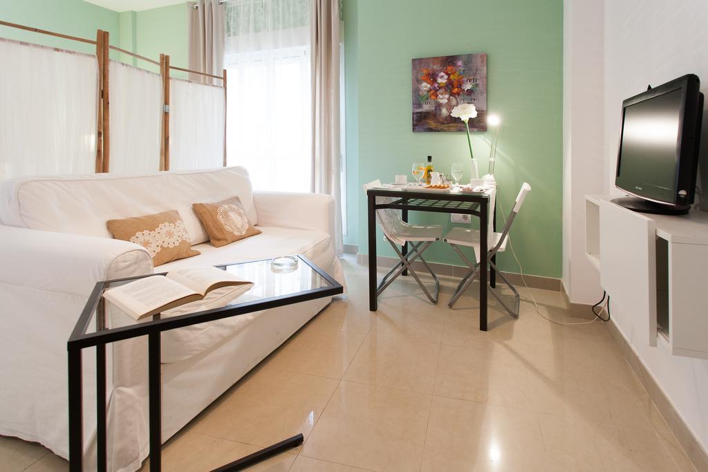 Apartamentos San Lorenzo เซบีญา ภายนอก รูปภาพ